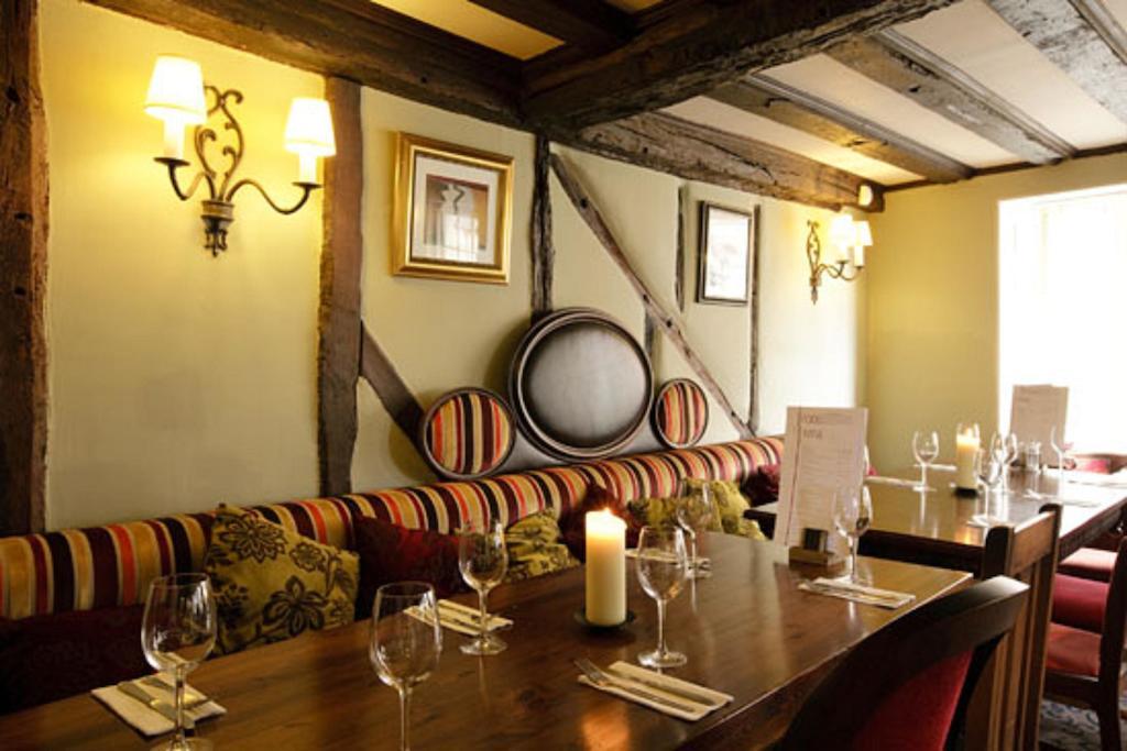 The Bell Hotel & Inn By Greene King Inns Woburn Restaurant photo
