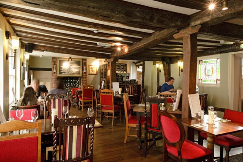 The Bell Hotel & Inn By Greene King Inns Woburn Restaurant photo