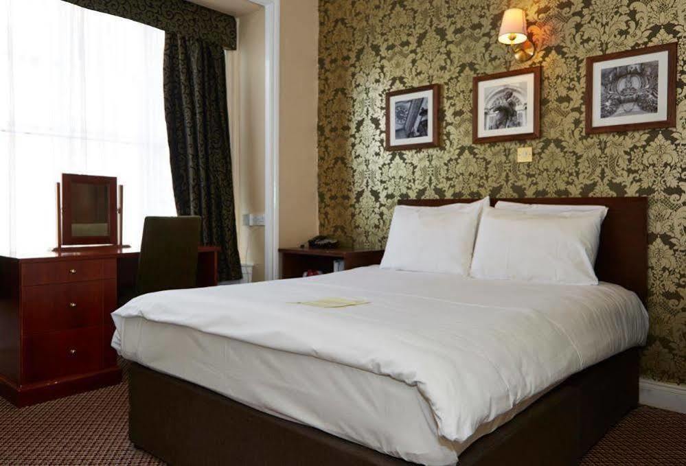 The Bell Hotel & Inn By Greene King Inns Woburn Extérieur photo