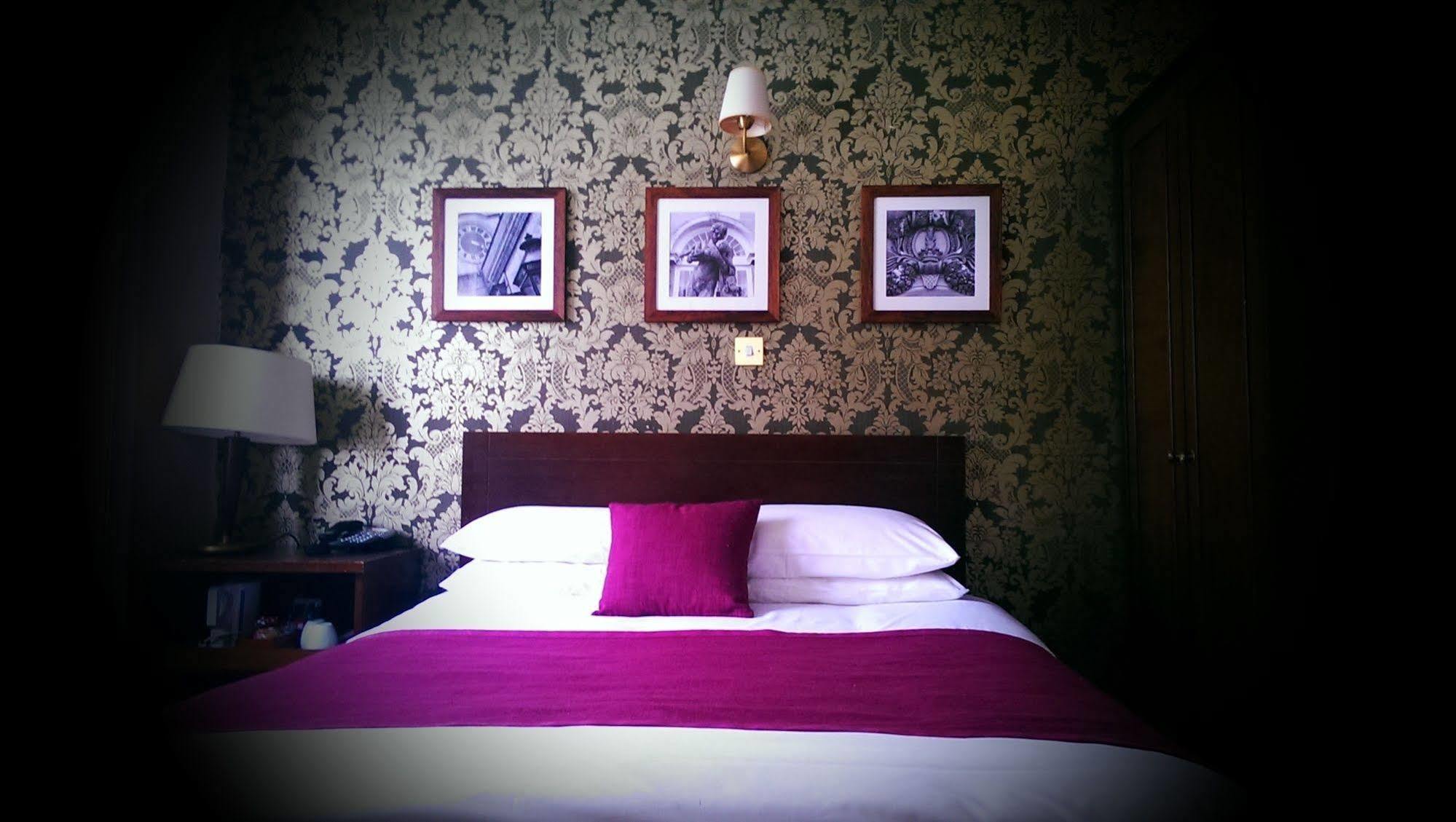 The Bell Hotel & Inn By Greene King Inns Woburn Extérieur photo