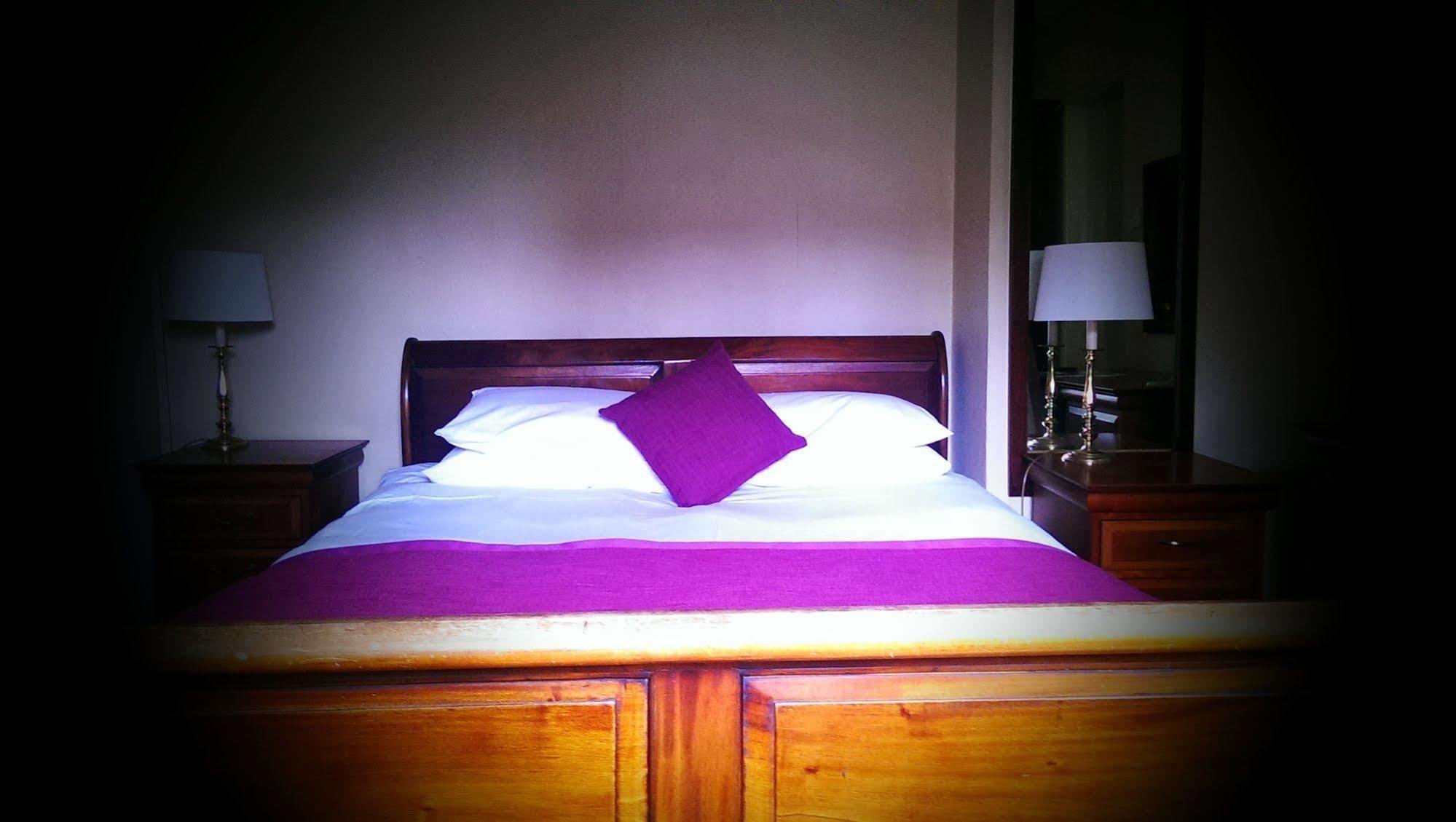 The Bell Hotel & Inn By Greene King Inns Woburn Extérieur photo